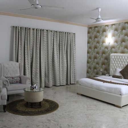 Royal Luxus Guest House 伊斯兰堡 外观 照片